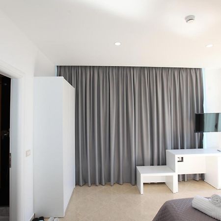 Nika Hotel Sarandë Esterno foto