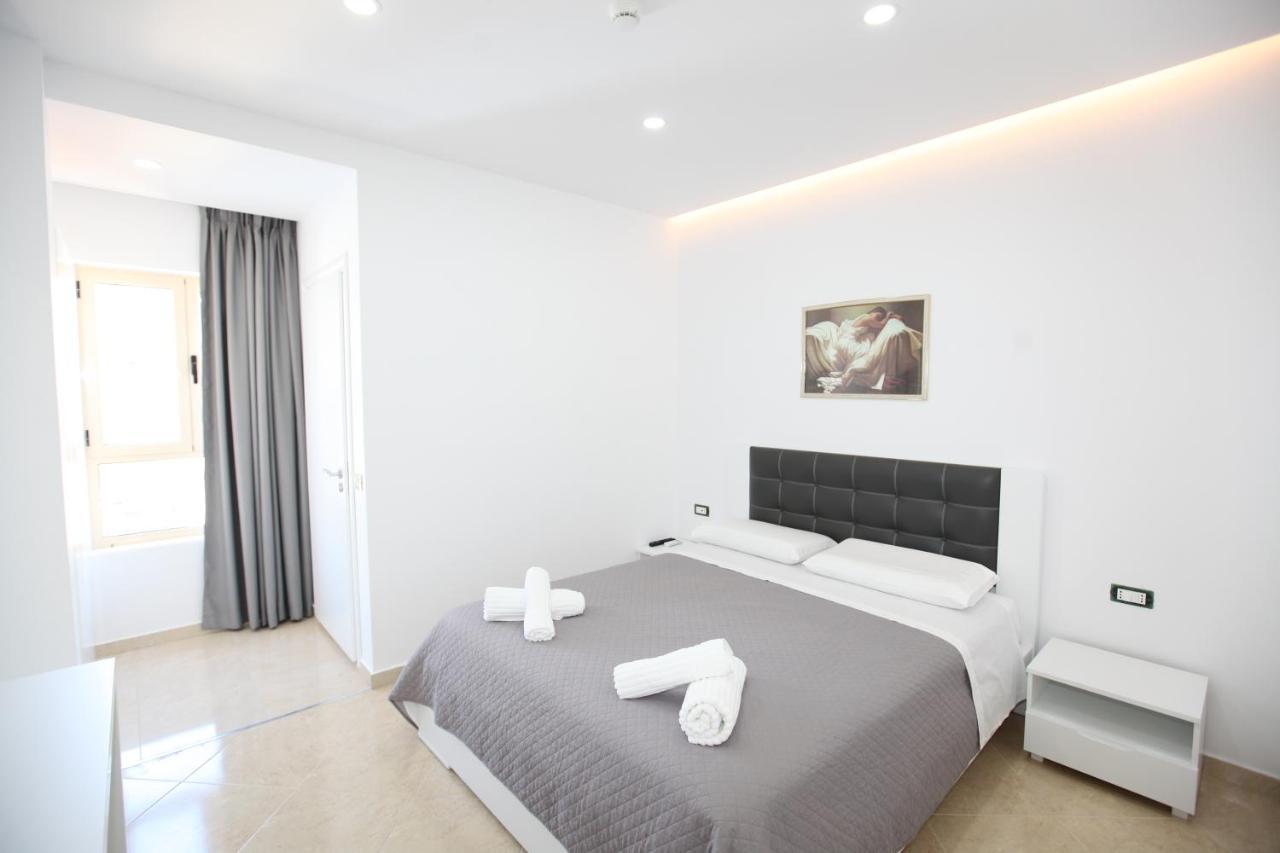 Nika Hotel Sarandë Esterno foto