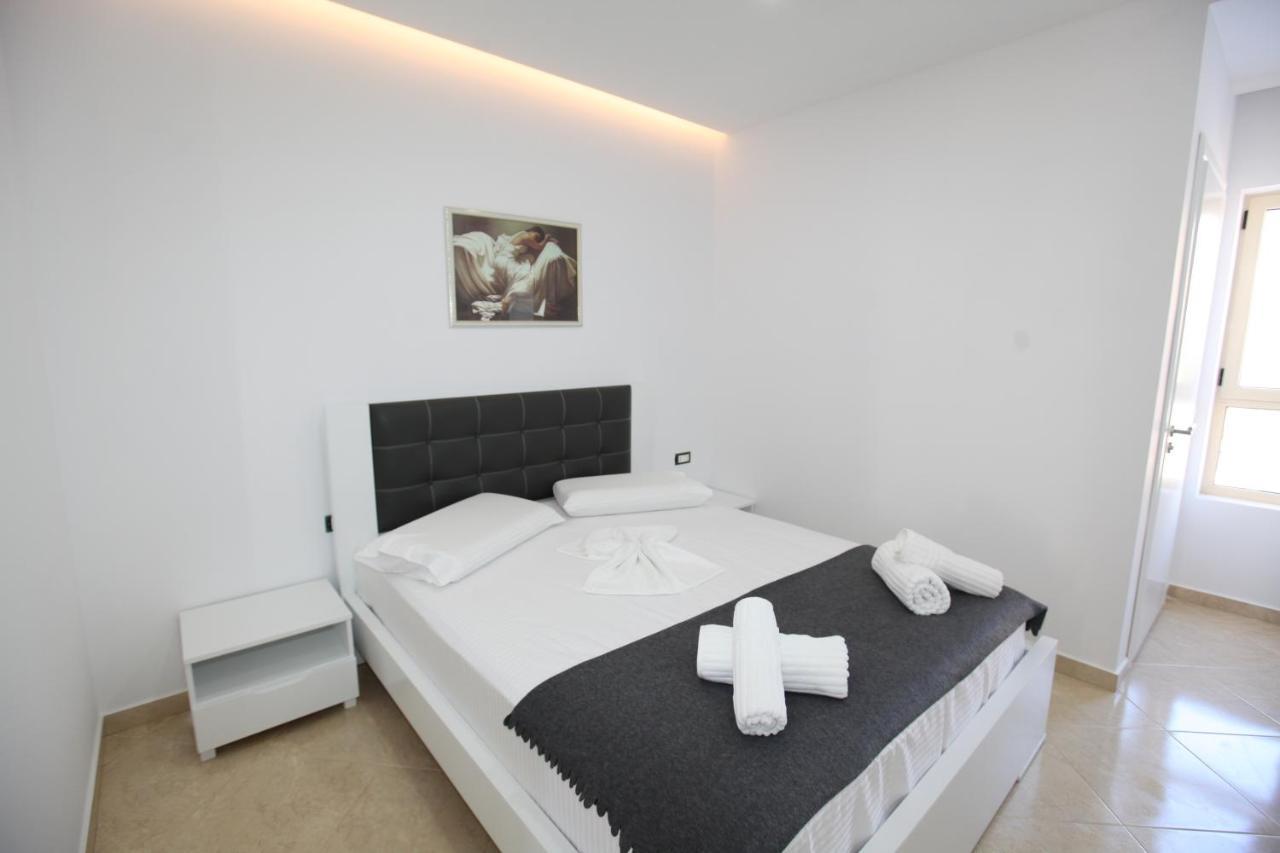 Nika Hotel Sarandë Esterno foto