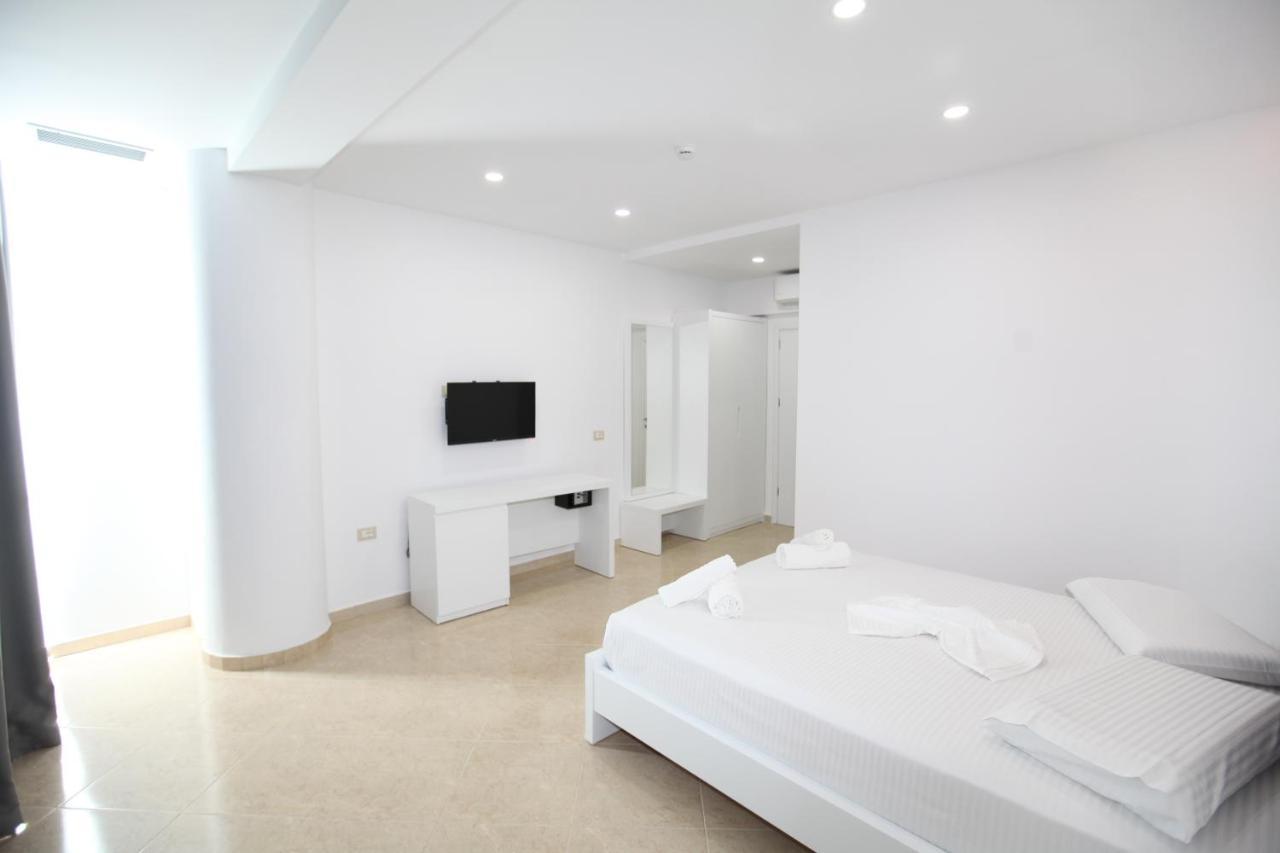 Nika Hotel Sarandë Esterno foto