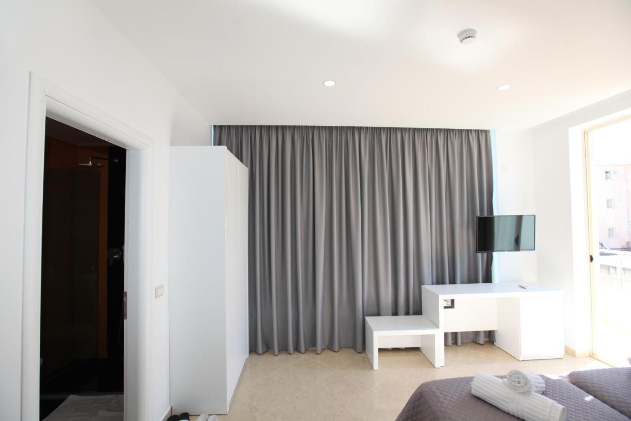 Nika Hotel Sarandë Esterno foto