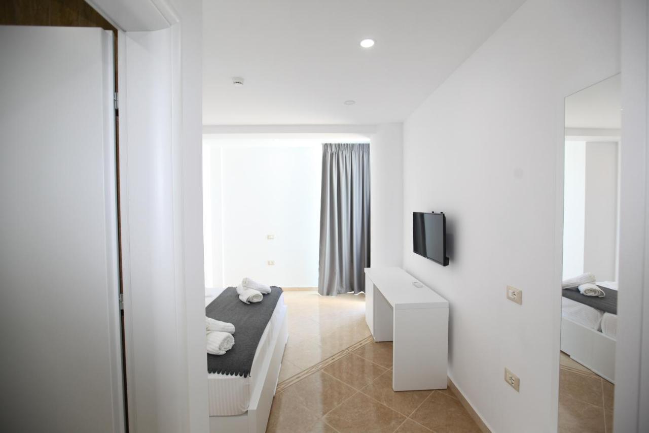 Nika Hotel Sarandë Esterno foto