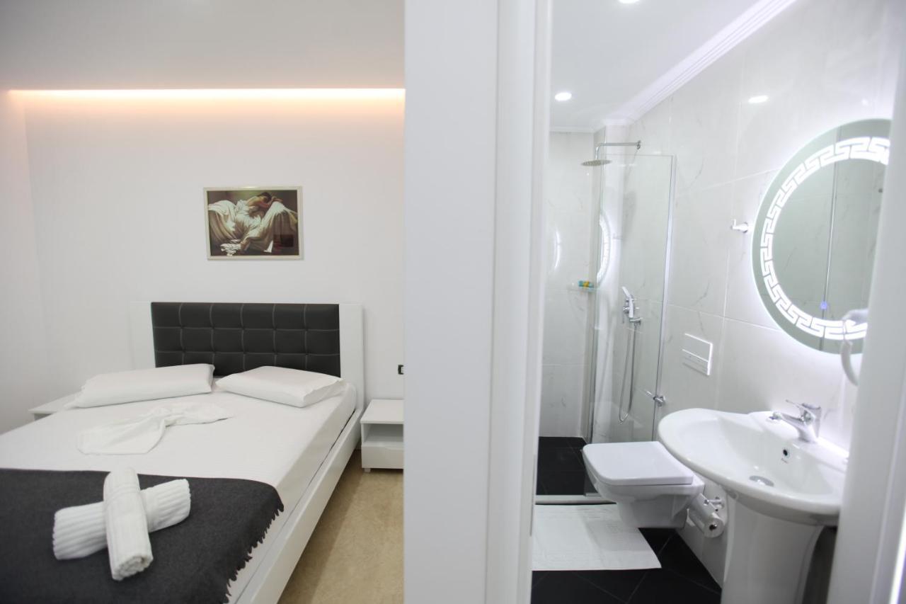 Nika Hotel Sarandë Esterno foto