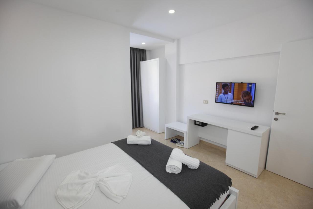 Nika Hotel Sarandë Esterno foto