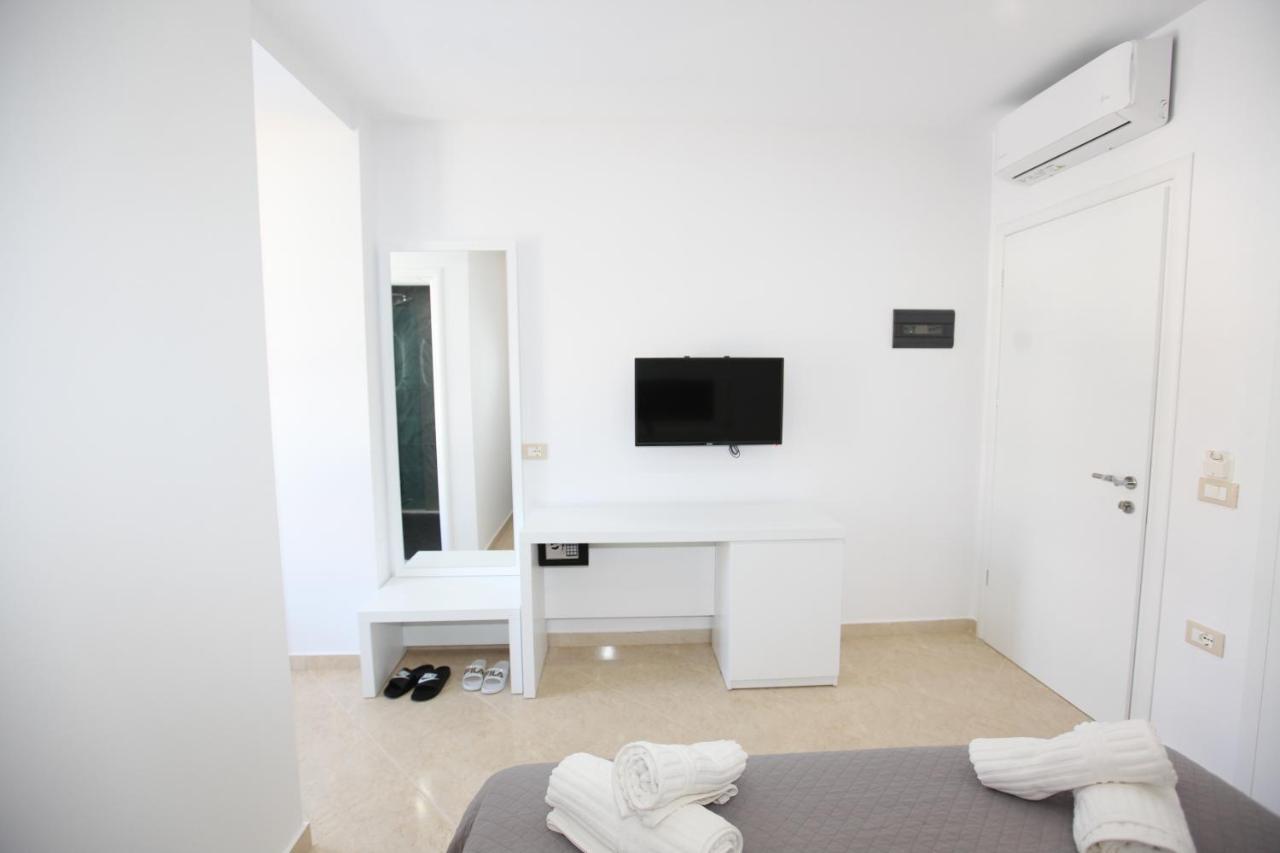 Nika Hotel Sarandë Esterno foto