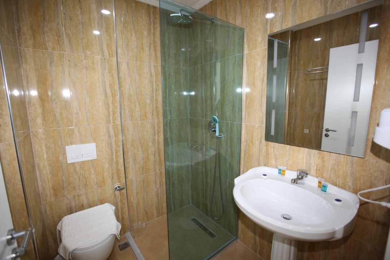 Nika Hotel Sarandë Esterno foto