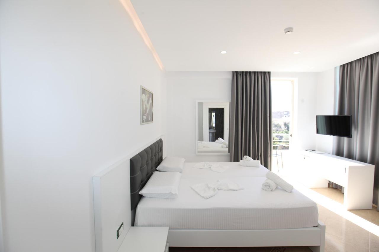 Nika Hotel Sarandë Esterno foto