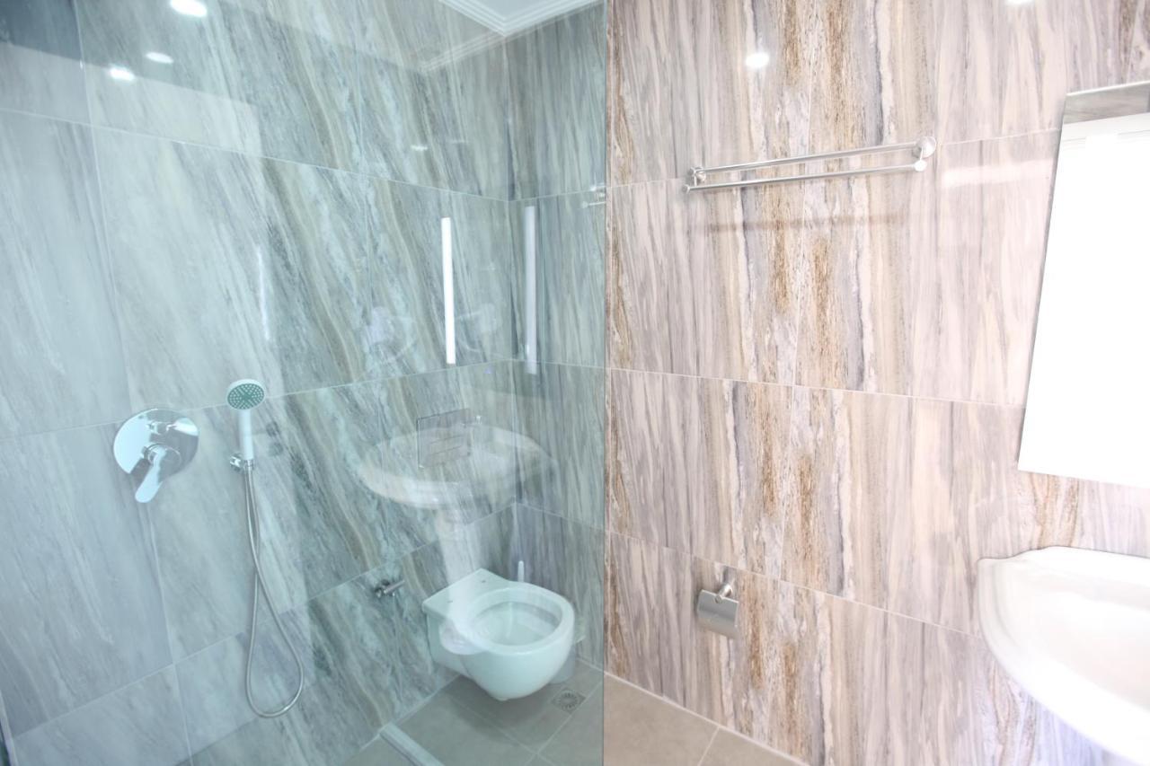 Nika Hotel Sarandë Esterno foto