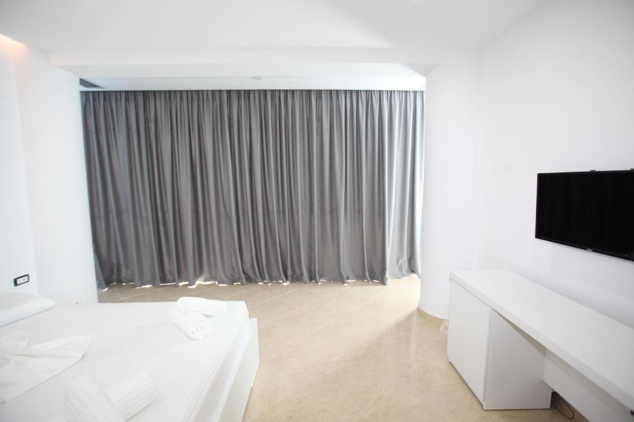 Nika Hotel Sarandë Esterno foto