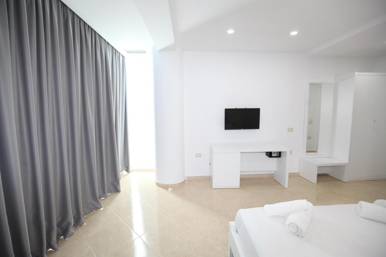 Nika Hotel Sarandë Esterno foto