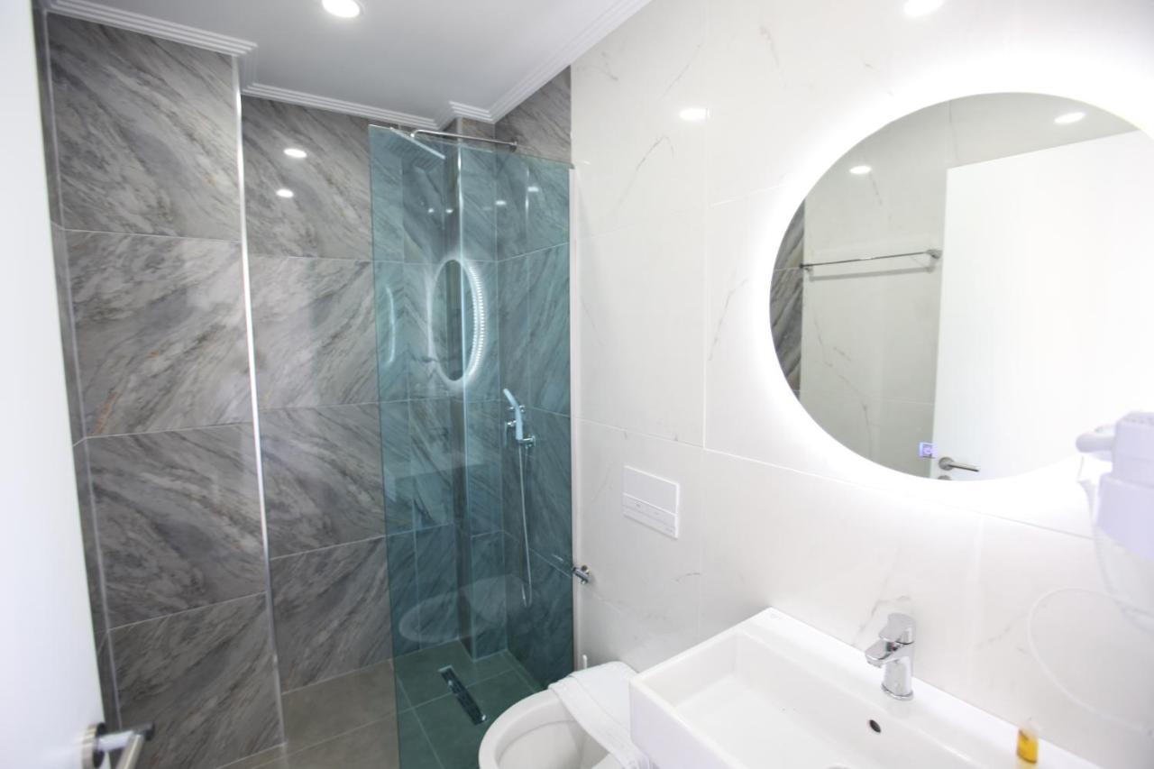 Nika Hotel Sarandë Esterno foto
