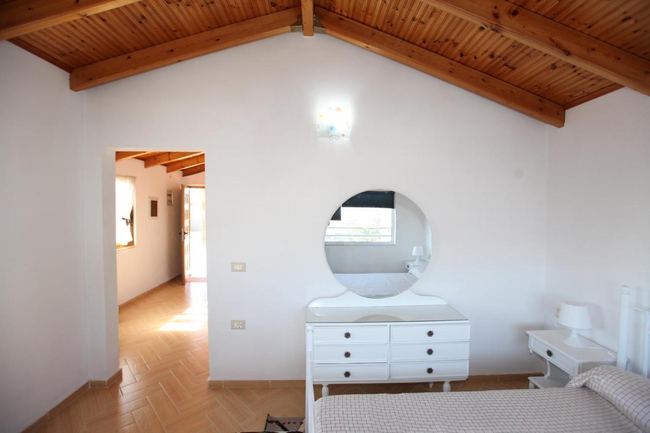 Nika Hotel Sarandë Esterno foto