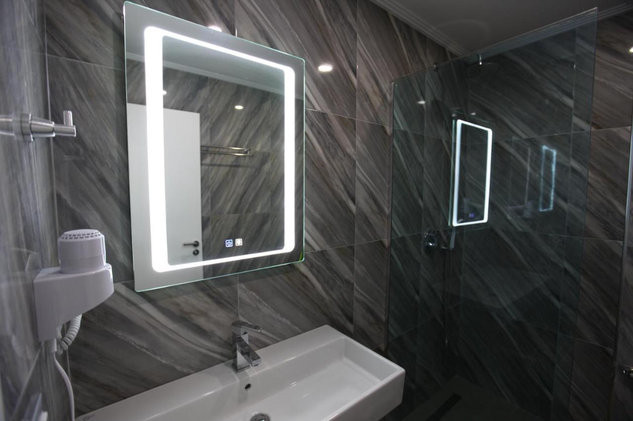 Nika Hotel Sarandë Esterno foto