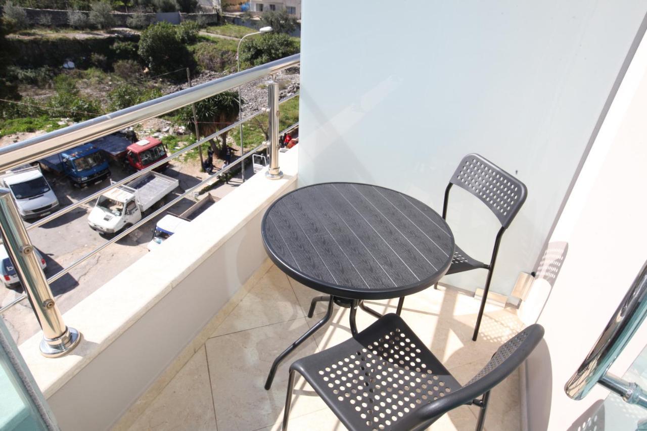 Nika Hotel Sarandë Esterno foto