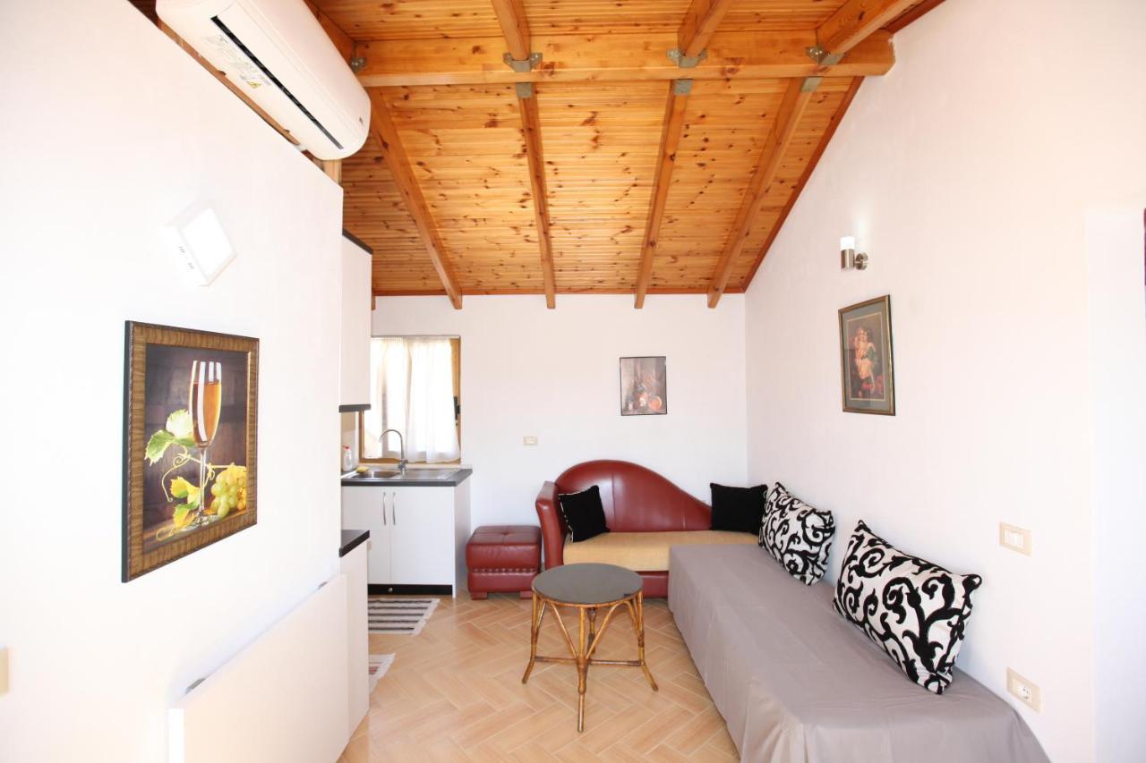 Nika Hotel Sarandë Esterno foto